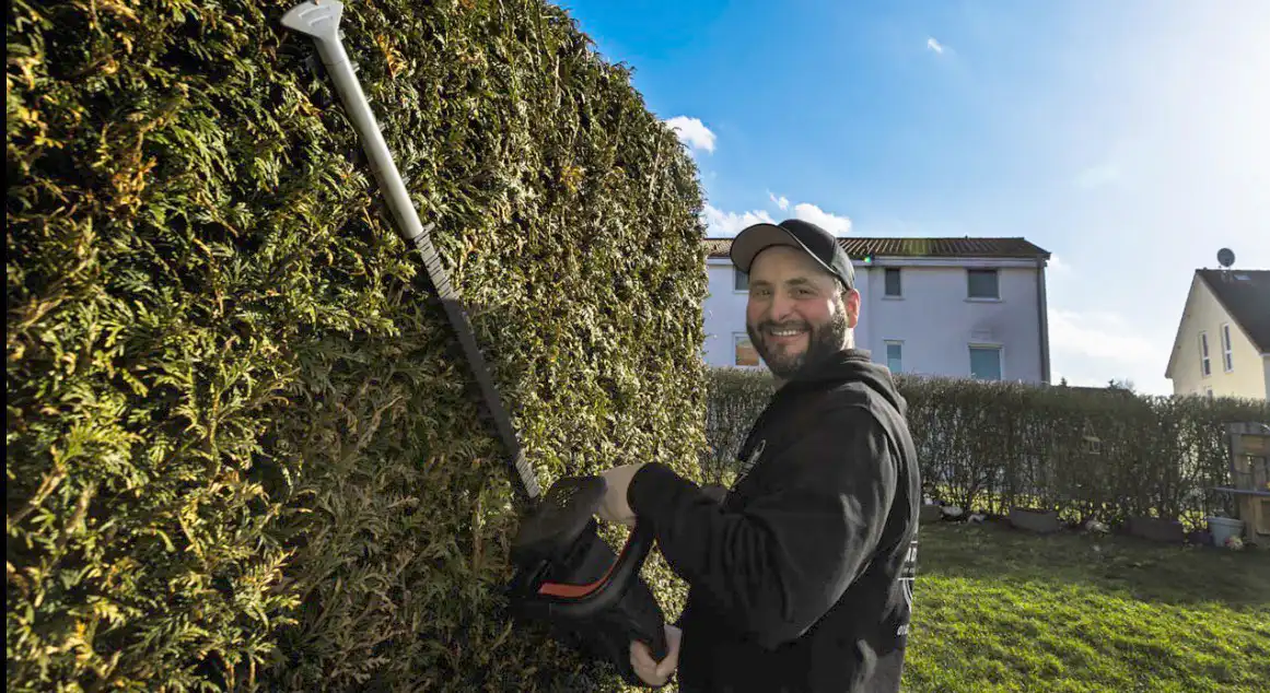 Adrian-hilft Adrian-hilft